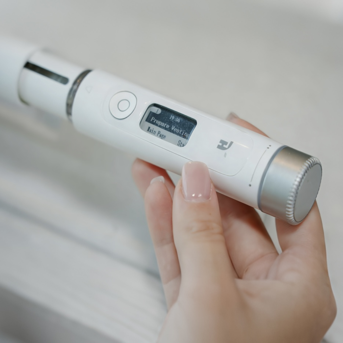 Smart auto injector pen with digital display for precise dosage control